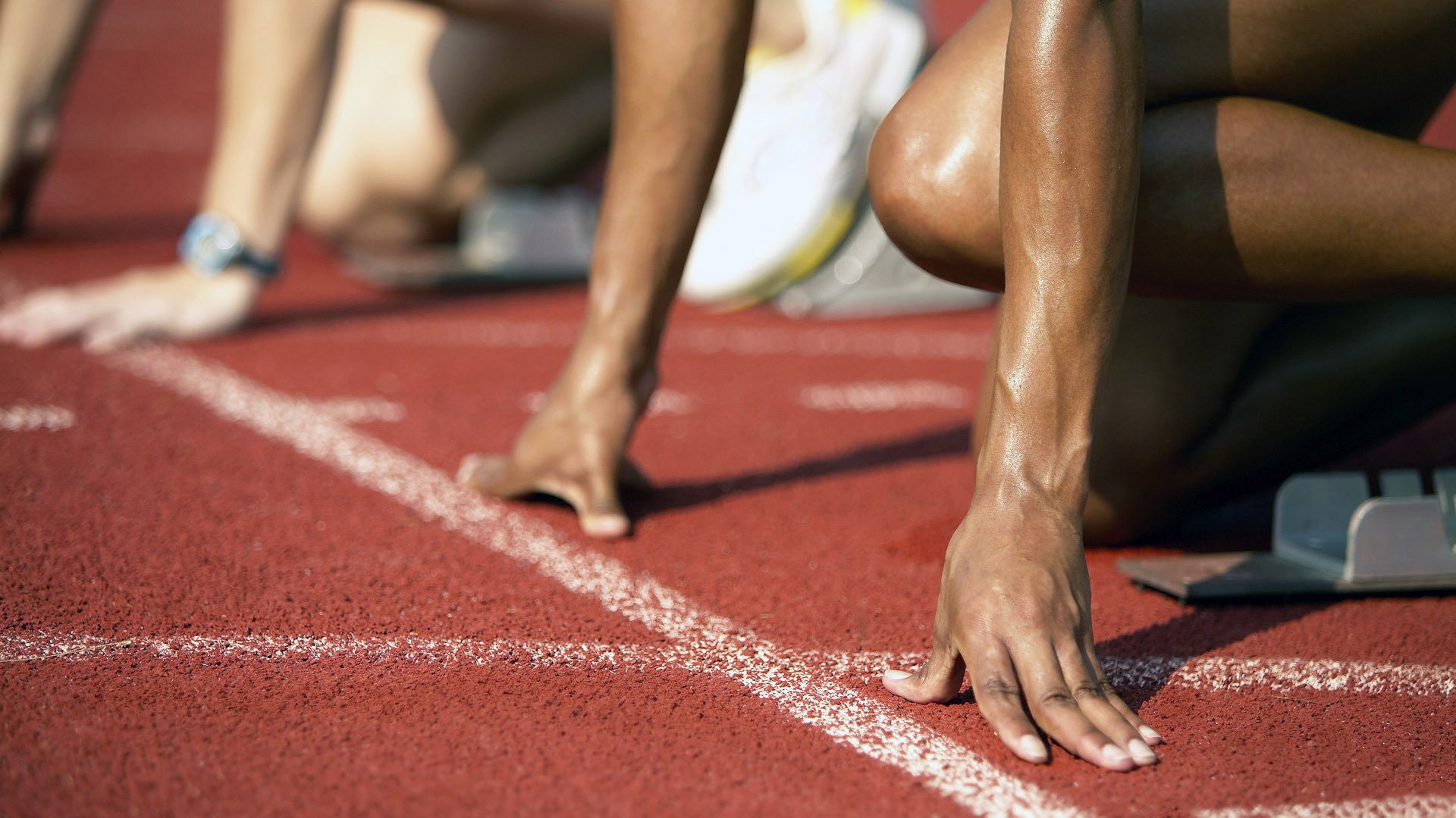 中国滑板公开赛南京站 街式赛道引来大量年轻观众围观，中国滑板集训队南京队